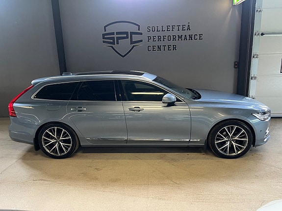 Volvo V90 2 of 5