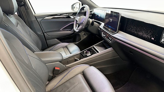 Volkswagen Tiguan 3 of 13