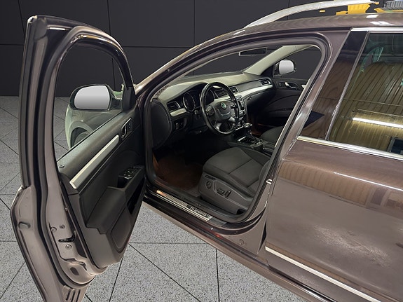 Skoda Superb 18 of 30