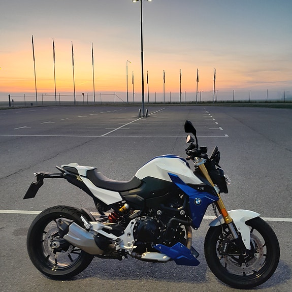 BMW F 900 R 3 of 3