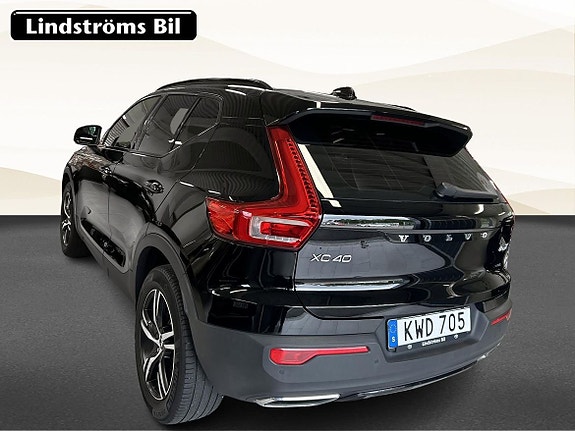 Volvo XC40 4 of 5