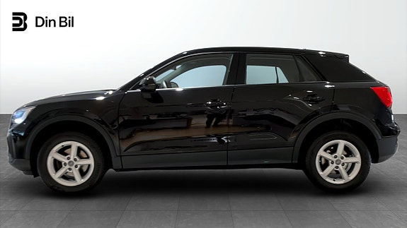 Audi Q2 2 of 5