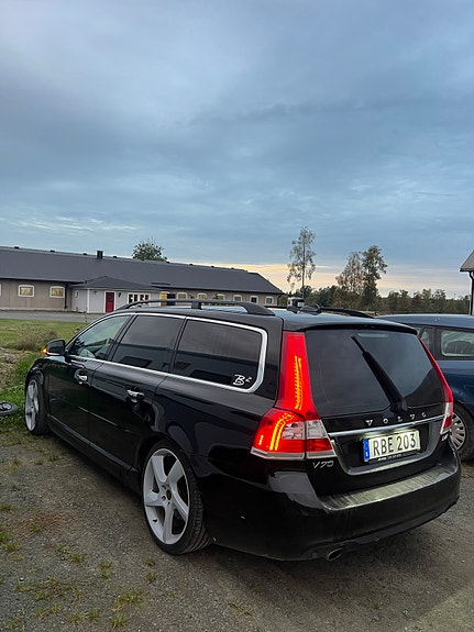 Volvo V70 3 of 6
