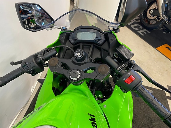 Kawasaki Ninja 125 "Fabriksny hoj för omgående leverans" 5 of 5