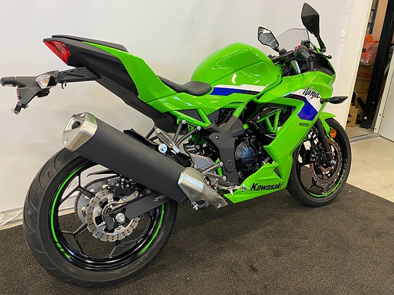 Kawasaki Ninja 125 "Fabriksny hoj för omgående leverans" 3 of 5