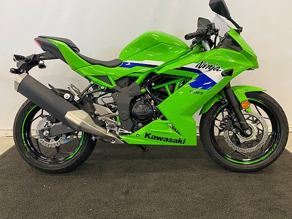 Kawasaki Ninja 125 "Fabriksny hoj för omgående leverans" 2 of 5