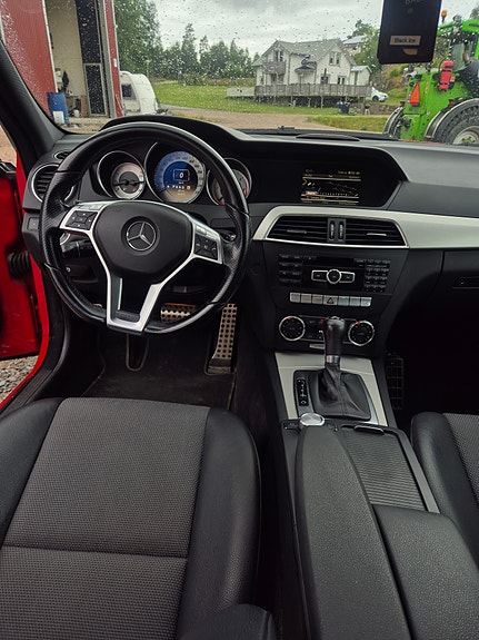 Mercedes-Benz C200 5 of 5