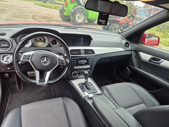 Mercedes-Benz C200 7 of 8