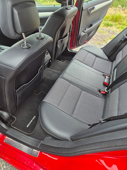 Mercedes-Benz C200 8 of 8