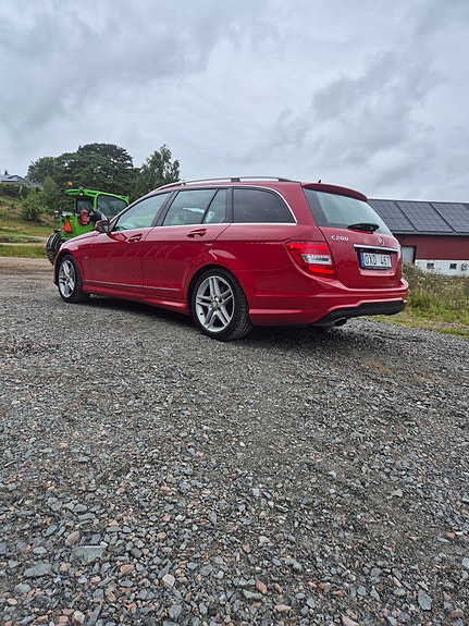 Mercedes-Benz C200 4 of 5