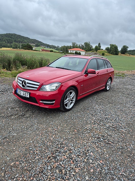 Mercedes-Benz C200 2 of 5