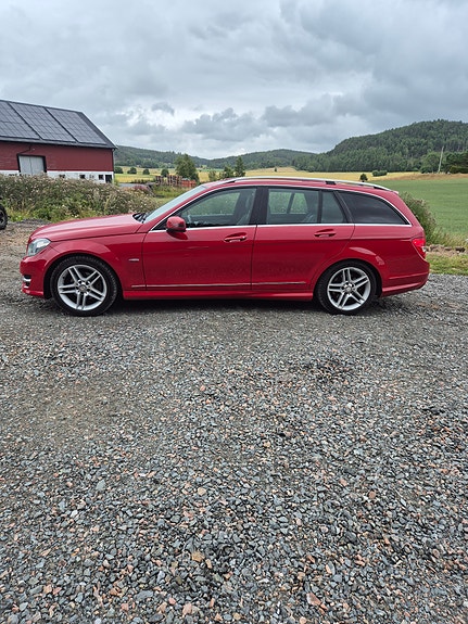 Mercedes-Benz C200 3 of 5