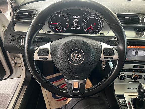 Volkswagen Passat Alltrack 14 of 19