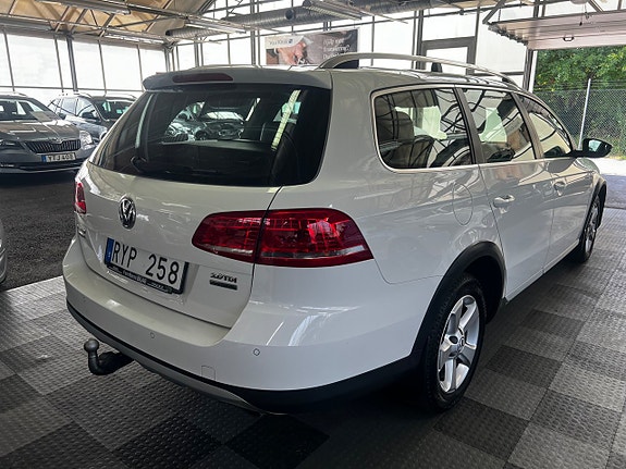 Volkswagen Passat Alltrack 4 of 5