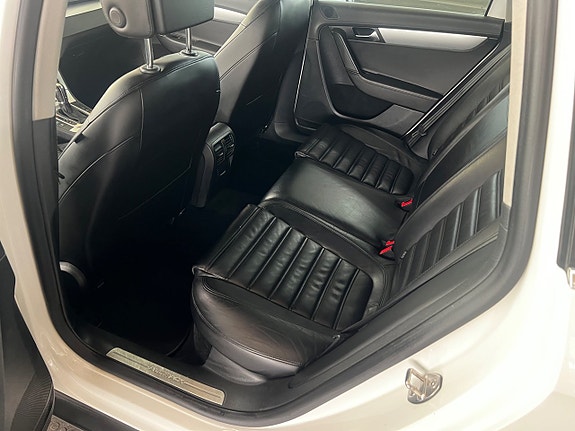 Volkswagen Passat Alltrack 10 of 19