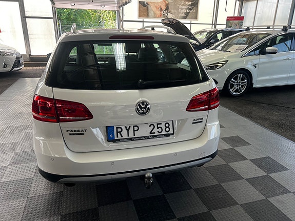 Volkswagen Passat Alltrack 8 of 19