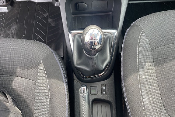 Renault Captur 10 of 16
