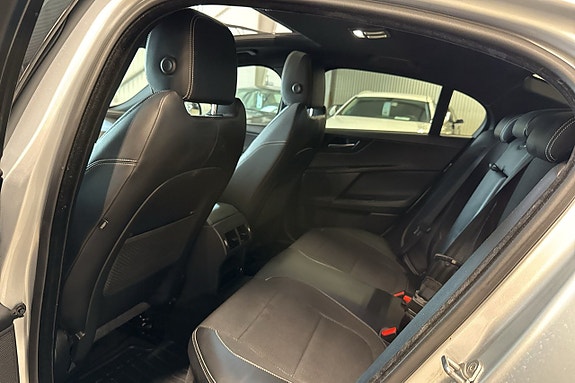 Jaguar XE 14 of 21
