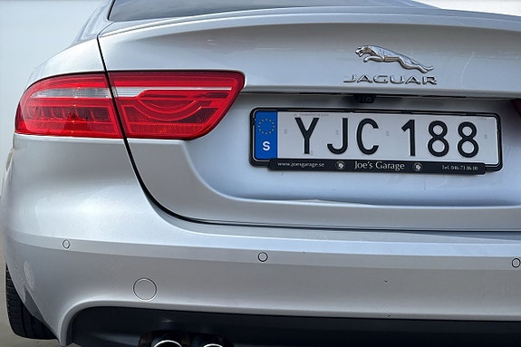 Jaguar XE 11 of 21