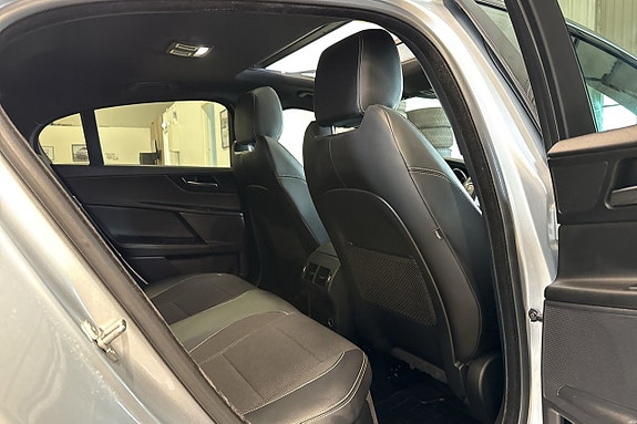 Jaguar XE 18 of 21