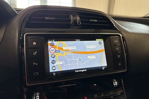 Jaguar XE 19 of 21