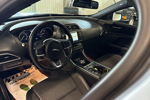 Jaguar XE 13 of 21