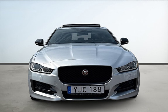 Jaguar XE 8 of 21