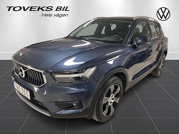 Volvo XC40 2 of 5