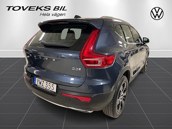 Volvo XC40 4 of 5
