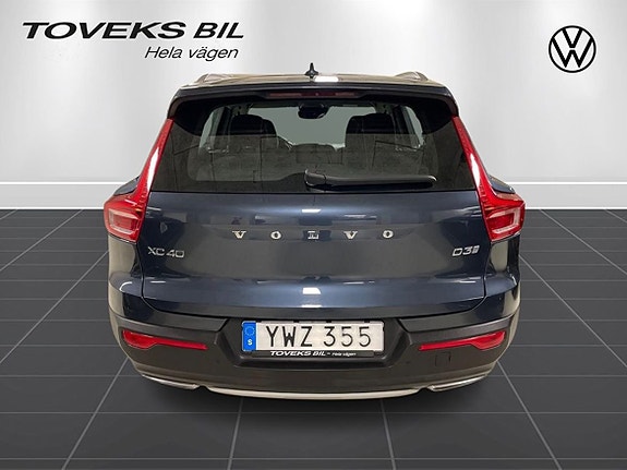 Volvo XC40 4 of 17