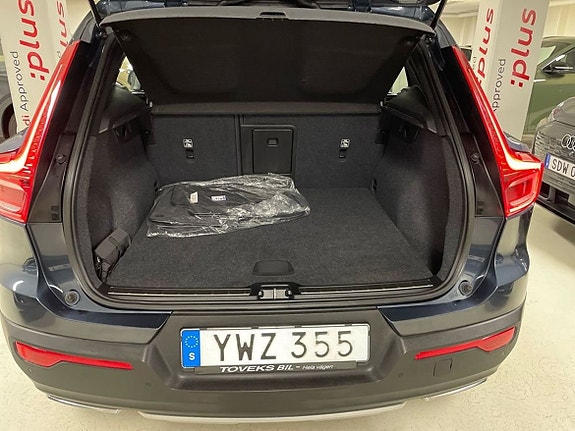 Volvo XC40 17 of 17