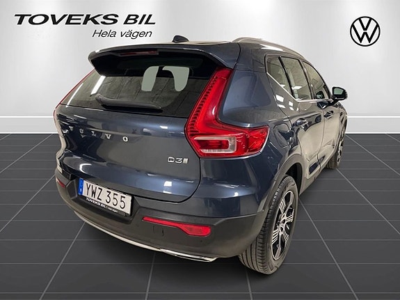 Volvo XC40 3 of 17