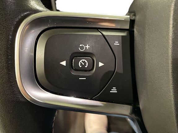 Volvo XC40 13 of 17