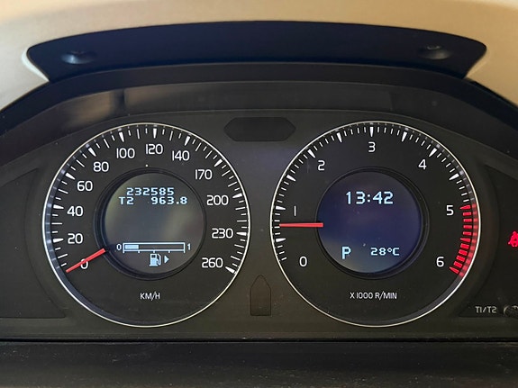 Volvo XC70 14 of 19