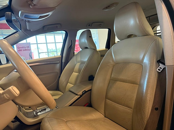 Volvo XC70 11 of 19