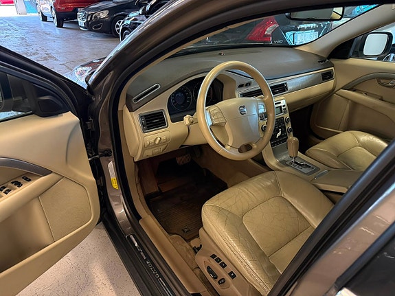 Volvo XC70 10 of 19