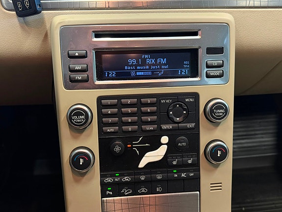 Volvo XC70 16 of 19