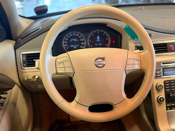 Volvo XC70 13 of 19