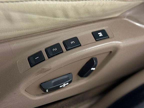 Volvo XC70 12 of 19