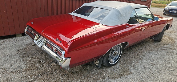 Chevrolet Impala 3 of 5