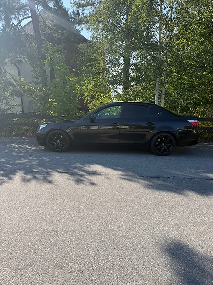 BMW 530i 2 of 4