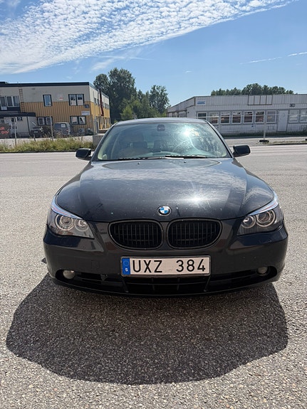 BMW 530i 2 of 4