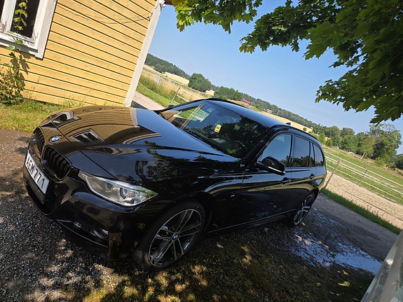 BMW 320d 2 of 5