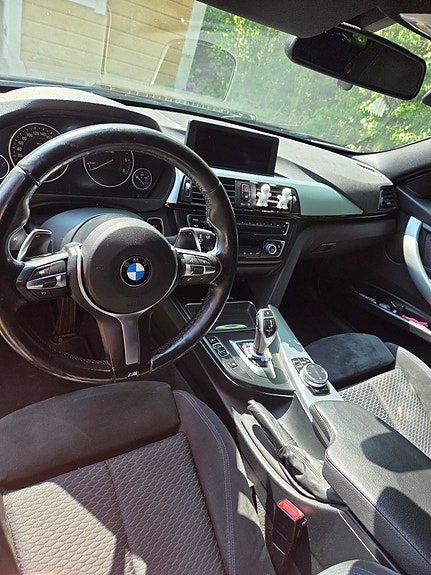 BMW 320d 4 of 5