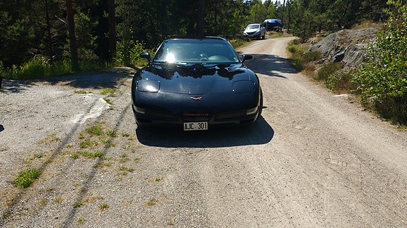 Chevrolet Corvette 2 of 5
