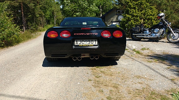 Chevrolet Corvette 3 of 5