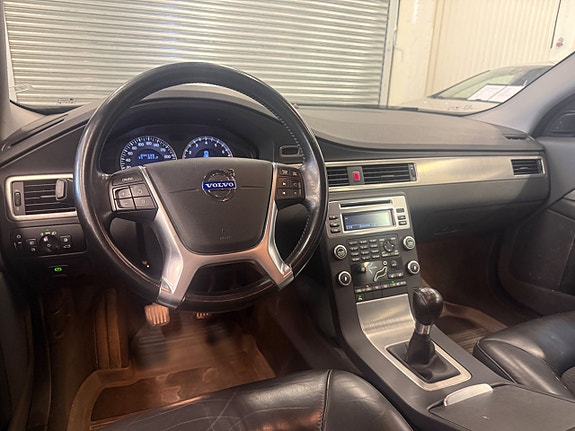 Volvo V70 6 of 12