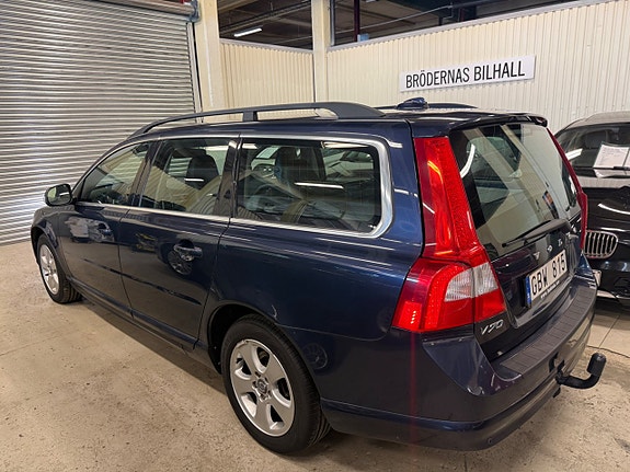 Volvo V70 2 of 5