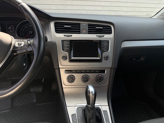 Volkswagen Golf VII 8 of 10