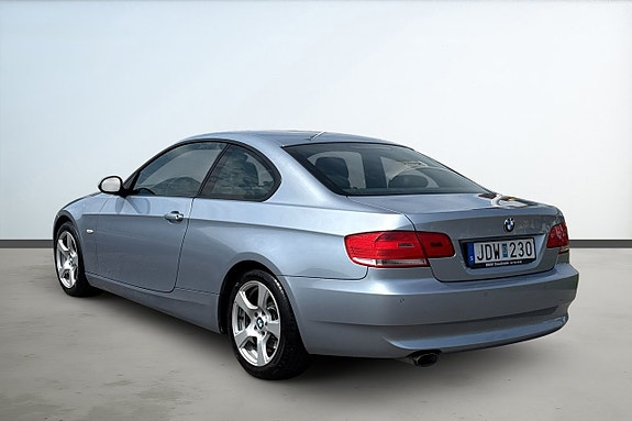 BMW 320d 3 of 5